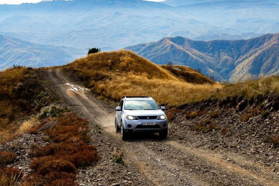 Mitsubishi Outlander XL — прокат авто в Батуми