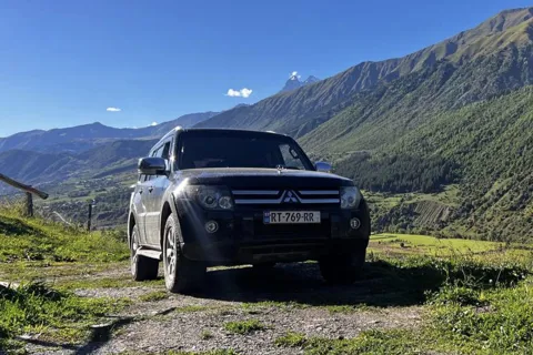 Mitsubishi Pajero 4 Wagon LPG — прокат авто в Батуми